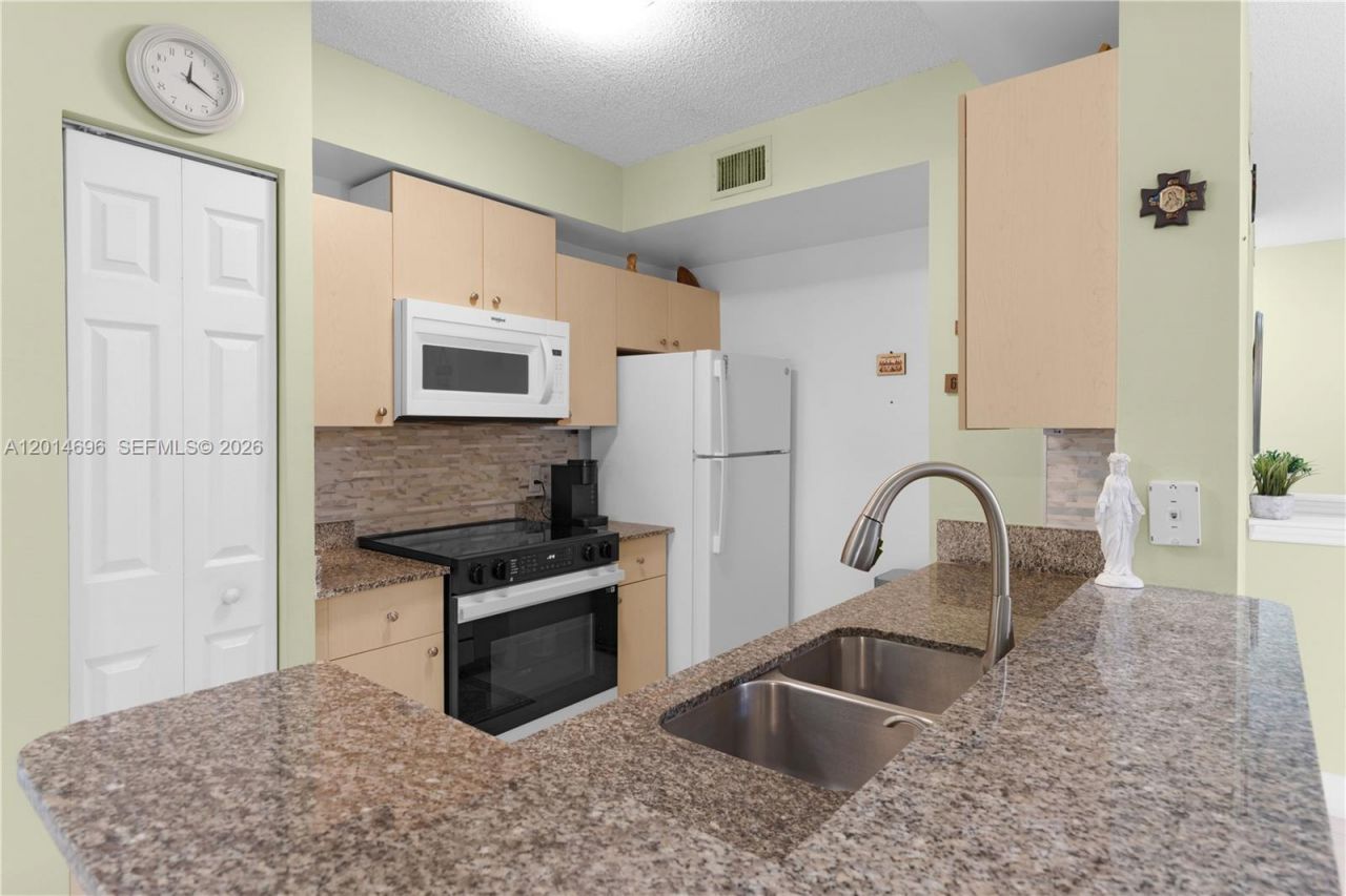 2486 Centergate Dr, Unit 203, Miramar, FL 33025 Photo