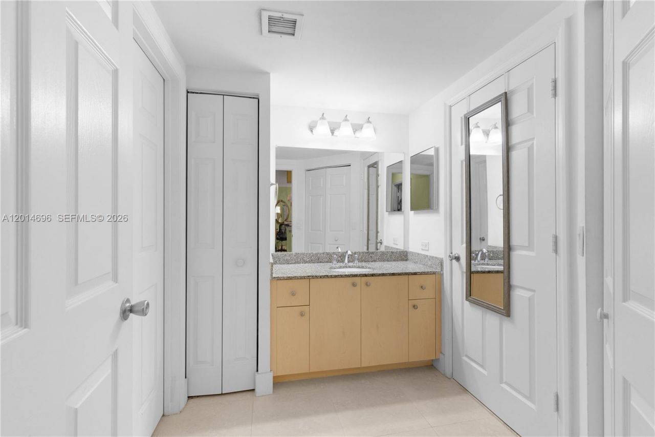 2486 Centergate Dr, Unit 203, Miramar, FL 33025 Photo