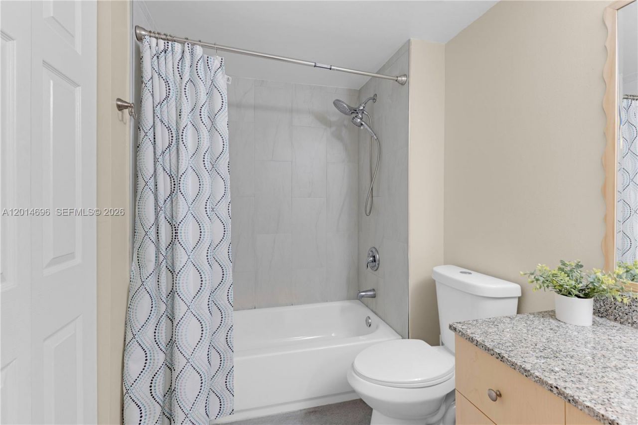 2486 Centergate Dr, Unit 203, Miramar, FL 33025 Photo