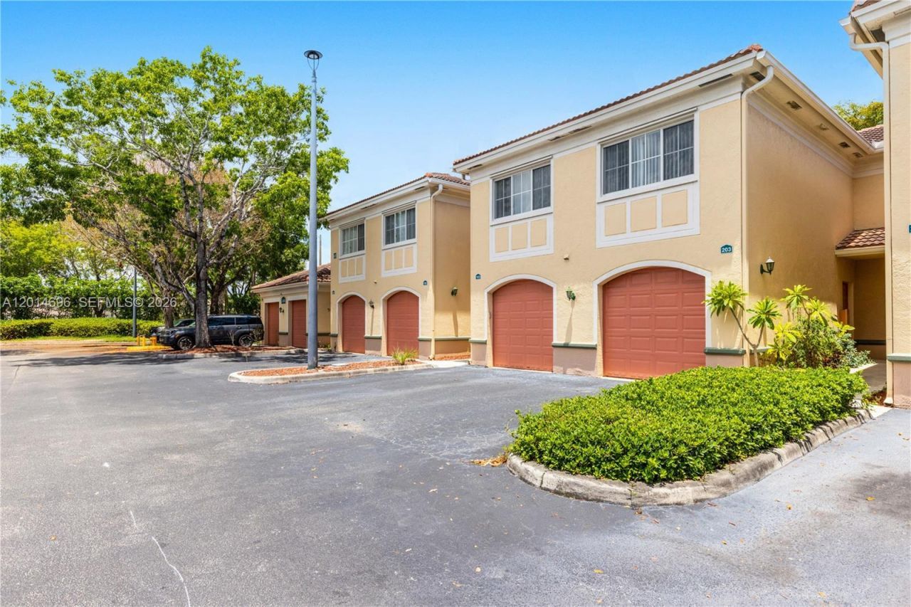 2486 Centergate Dr, Unit 203, Miramar, FL 33025 Photo
