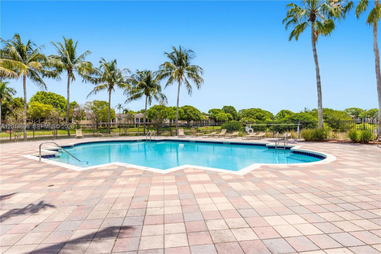 2486 Centergate Dr, Unit 203, Miramar, FL 33025 Photo