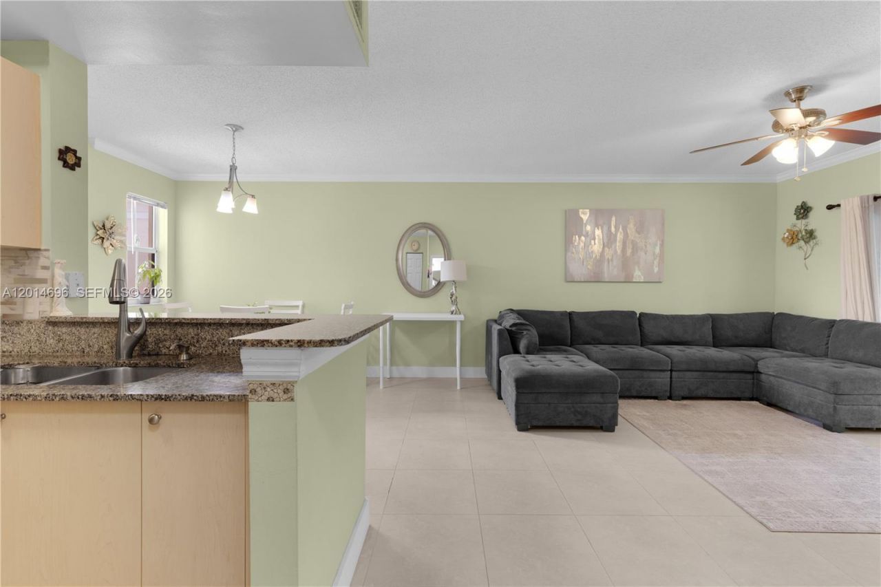 2486 Centergate Dr, Unit 203, Miramar, FL 33025 Photo