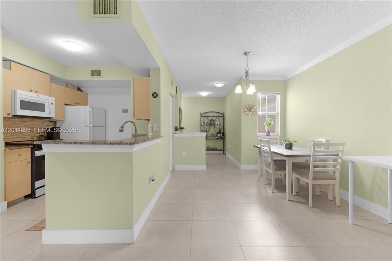 2486 Centergate Dr, Unit 203, Miramar, FL 33025 Photo