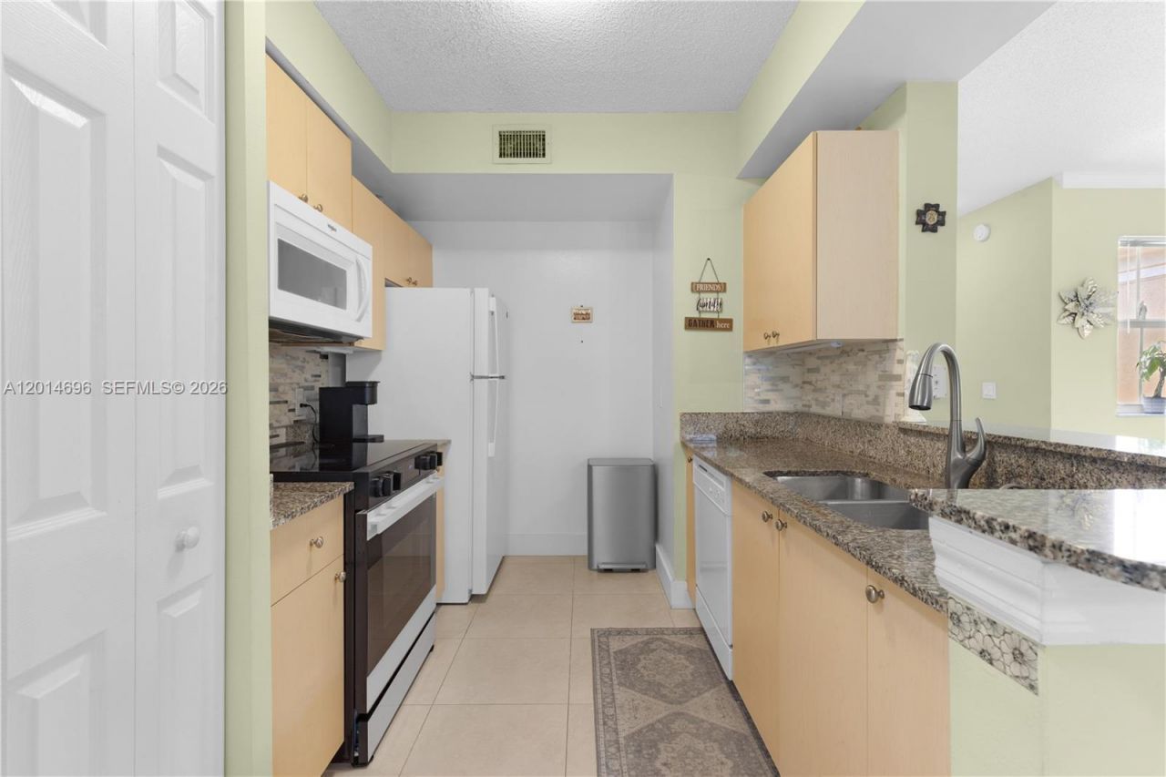 2486 Centergate Dr, Unit 203, Miramar, FL 33025 Photo