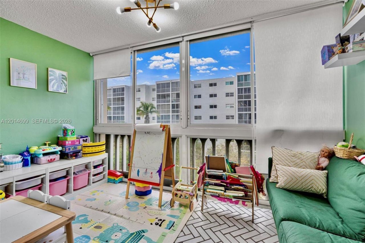 609 NE 14th Ave , Unit 405, Hallandale Beach, FL 33009 Photo
