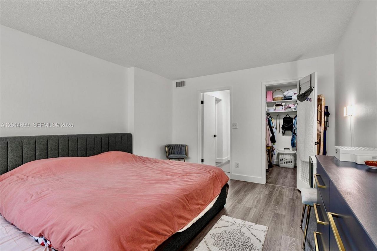 609 NE 14th Ave , Unit 405, Hallandale Beach, FL 33009 Photo