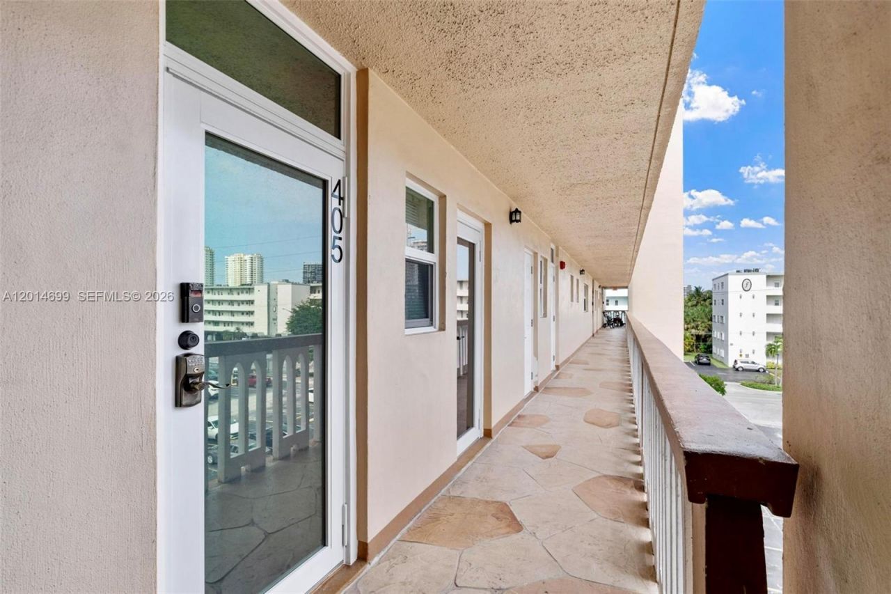 609 NE 14th Ave , Unit 405, Hallandale Beach, FL 33009 Photo