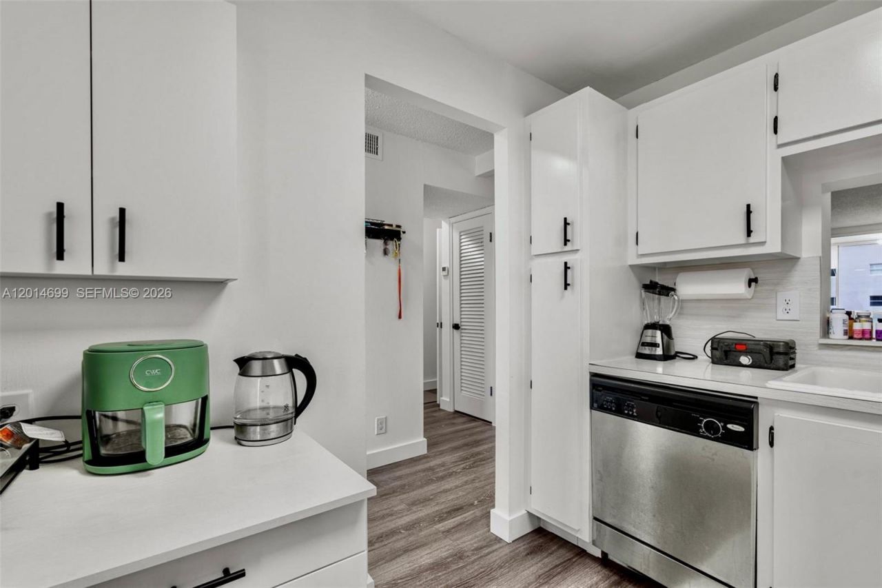 609 NE 14th Ave , Unit 405, Hallandale Beach, FL 33009 Photo