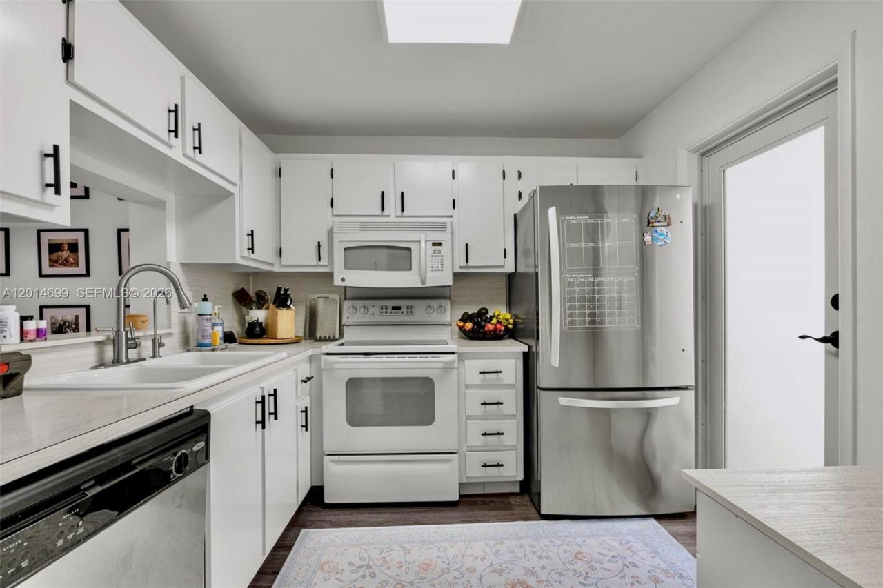 609 NE 14th Ave , Unit 405, Hallandale Beach, FL 33009 Photo