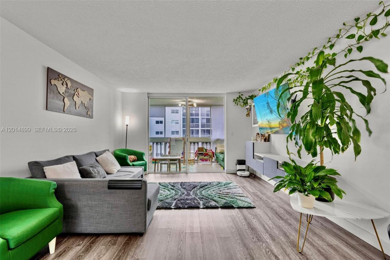 609 NE 14th Ave , Unit 405, Hallandale Beach, FL 33009 Photo