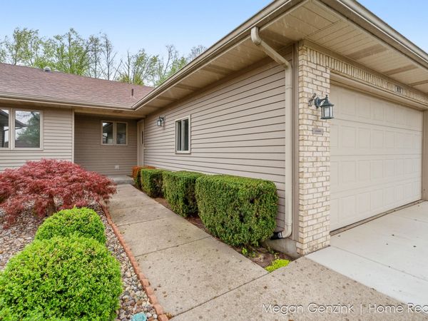 933 Amber View Drive SW, Byron Center, MI 49315