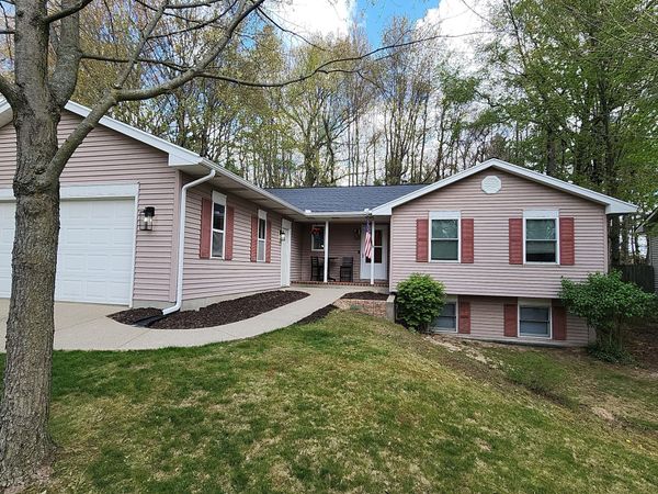 177 Glen Eagle Drive NE, Rockford, MI 49341
