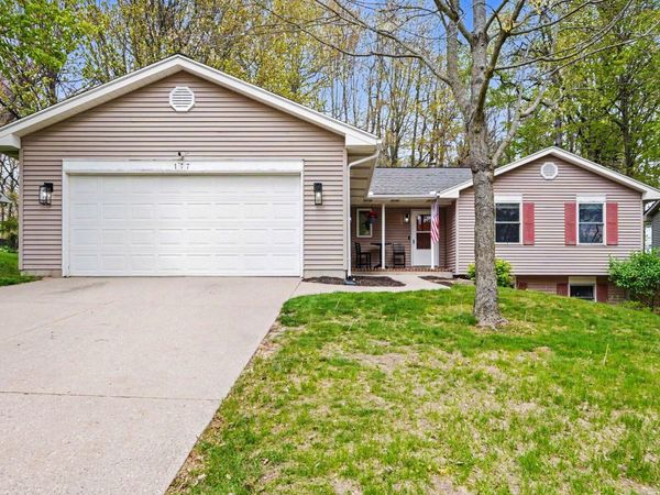 177 Glen Eagle Drive NE, Rockford, MI 49341