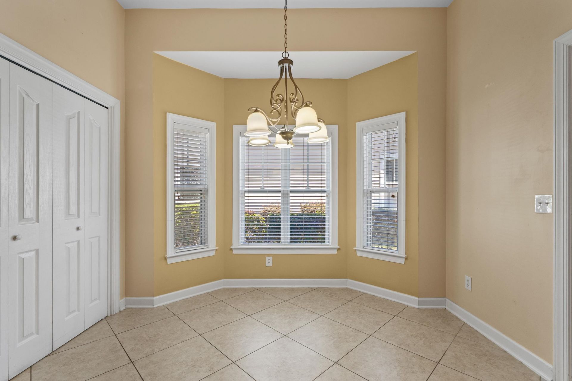 4602 Grovecrest Circle Photo 18