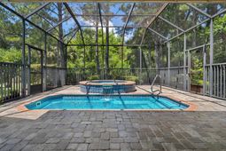4602 Grovecrest Circle photo 4