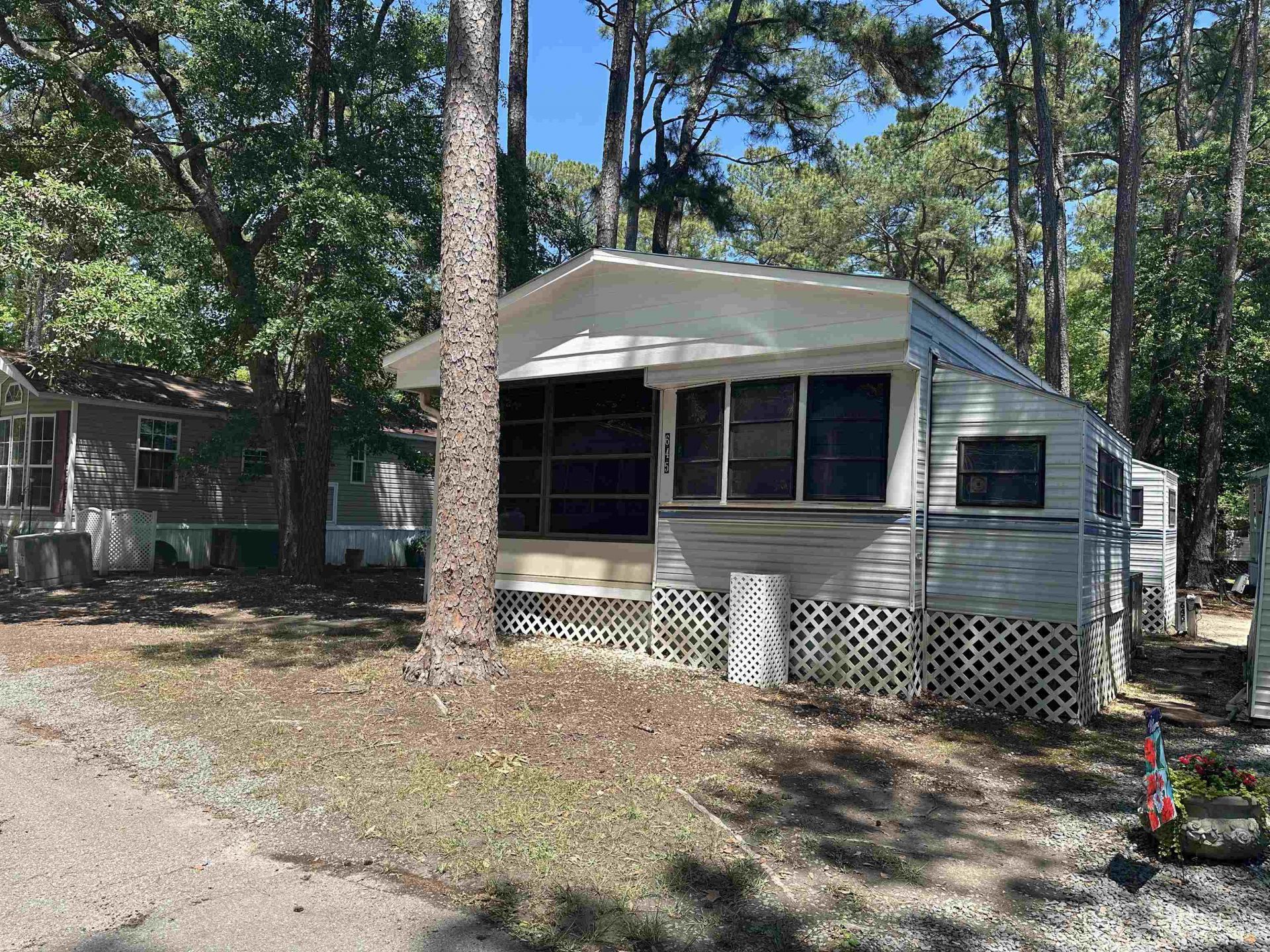 613-645 5th Ave. S Photo 4