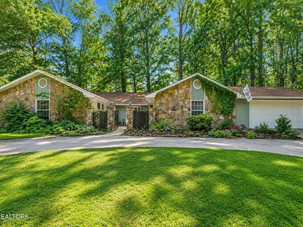 7941 Castlecomb Rd, Powell, TN 37849