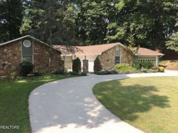 7941 Castlecomb Rd, Powell, TN 37849