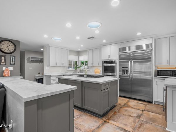 8621 E WELDON Avenue, Scottsdale, AZ 85251