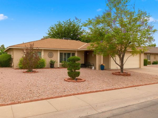 5621 W HEARN Road, Glendale, AZ 85306