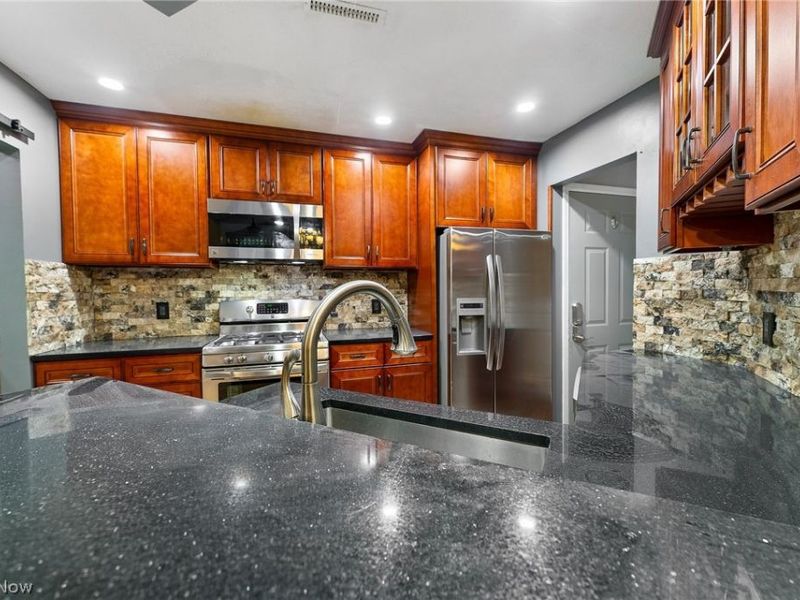 1303 Red Tail Hawk Court , Boardman, OH 44512 Photo 2
