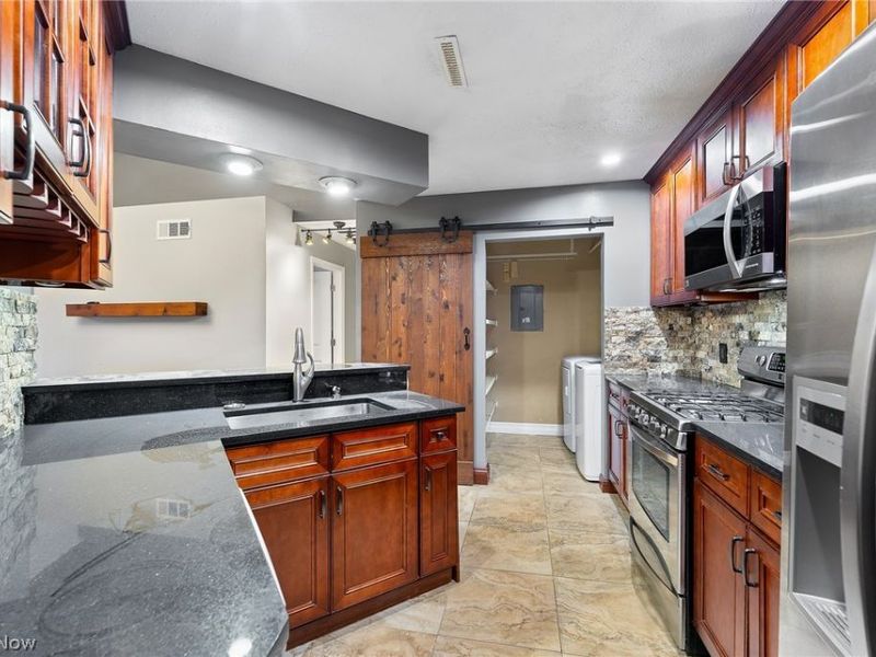 1303 Red Tail Hawk Court , Boardman, OH 44512 Photo 3