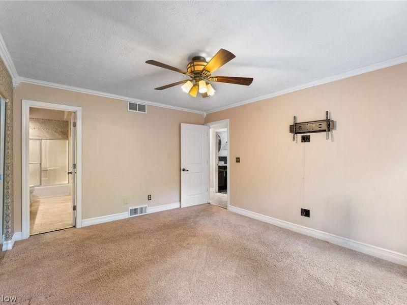 1303 Red Tail Hawk Court , Boardman, OH 44512 Photo 9