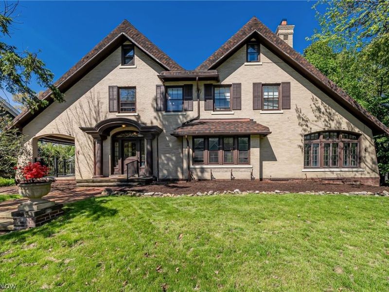 2170 S Overlook Road, Cleveland Heights, OH 44106 Photo 1