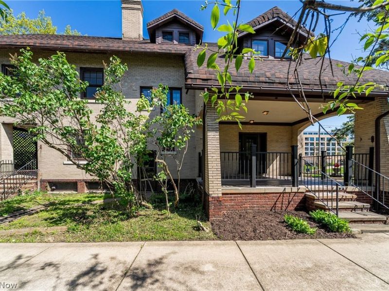 2170 S Overlook Road, Cleveland Heights, OH 44106 Photo 3