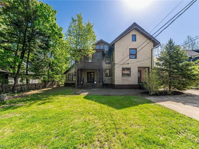 2170 S Overlook Road, Cleveland Heights, OH 44106 Photo 4