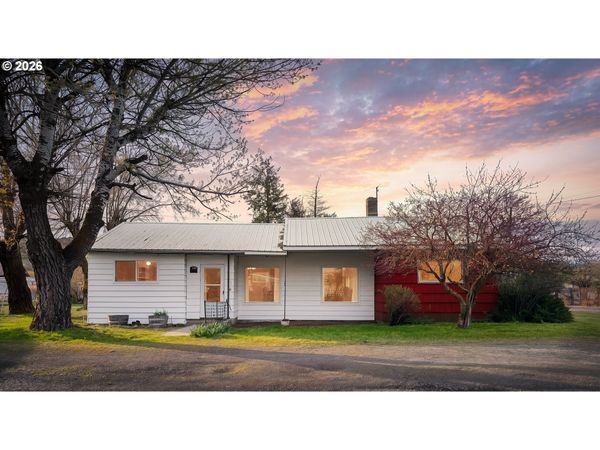 190 S 6TH AVE, Elgin, OR 97827