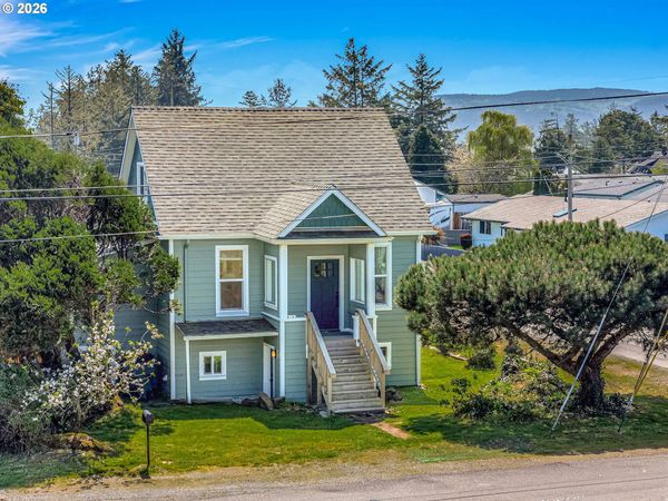 1103 AVENUE F, Seaside, OR 97138