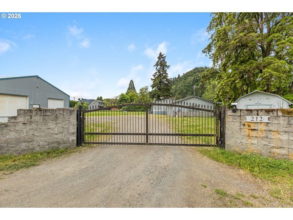212 DYKE RD, Dillard, OR 97432