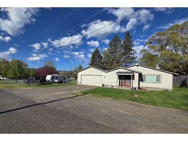 740 N 11TH AVE, Elgin, OR 97827