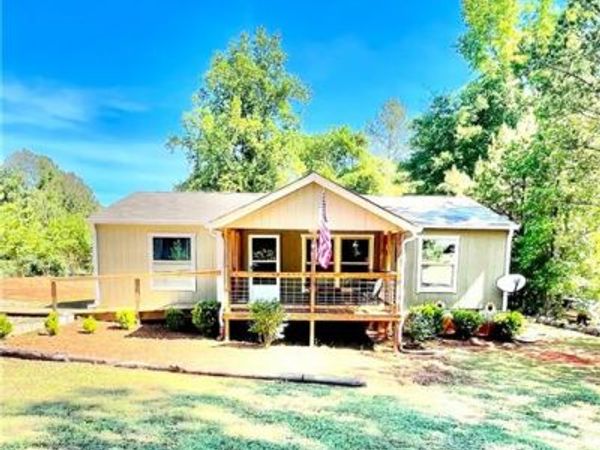 1090 River Woods Drive , Madison, GA 30650