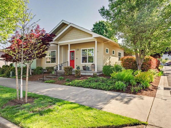 1099 N Haskell Street, Central Point, OR 97502