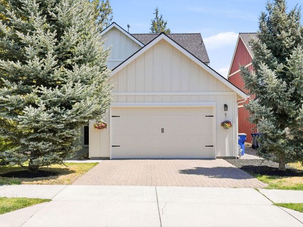 19827 Powers Road, Bend, OR 97702