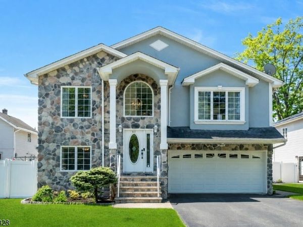 69 Thiem Ave, Rochelle Park, NJ 07662