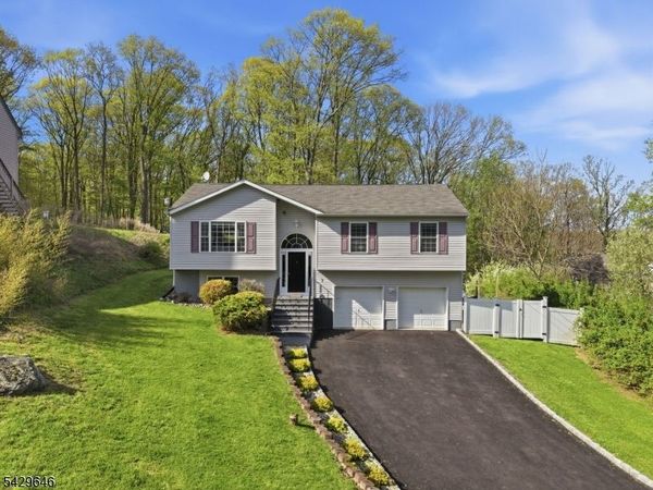 7 Brendona Ave, Hopatcong, NJ 07874