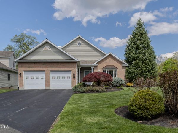 24 Brinker Way, Loudonville, NY 12211