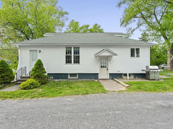 294-296 New Salem South Road, Voorheesville, NY 12186