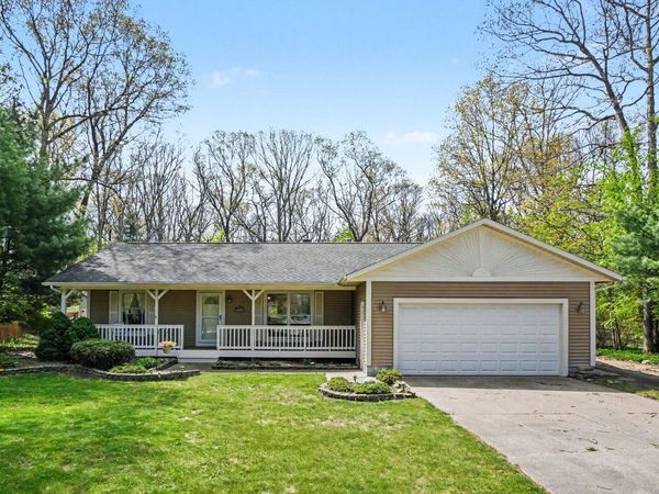 15868 Forest Side Drive, Grand Haven, MI 49417