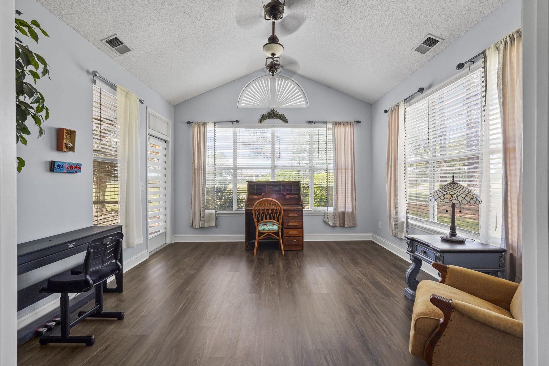 4889 Westwind Dr. Photo 18