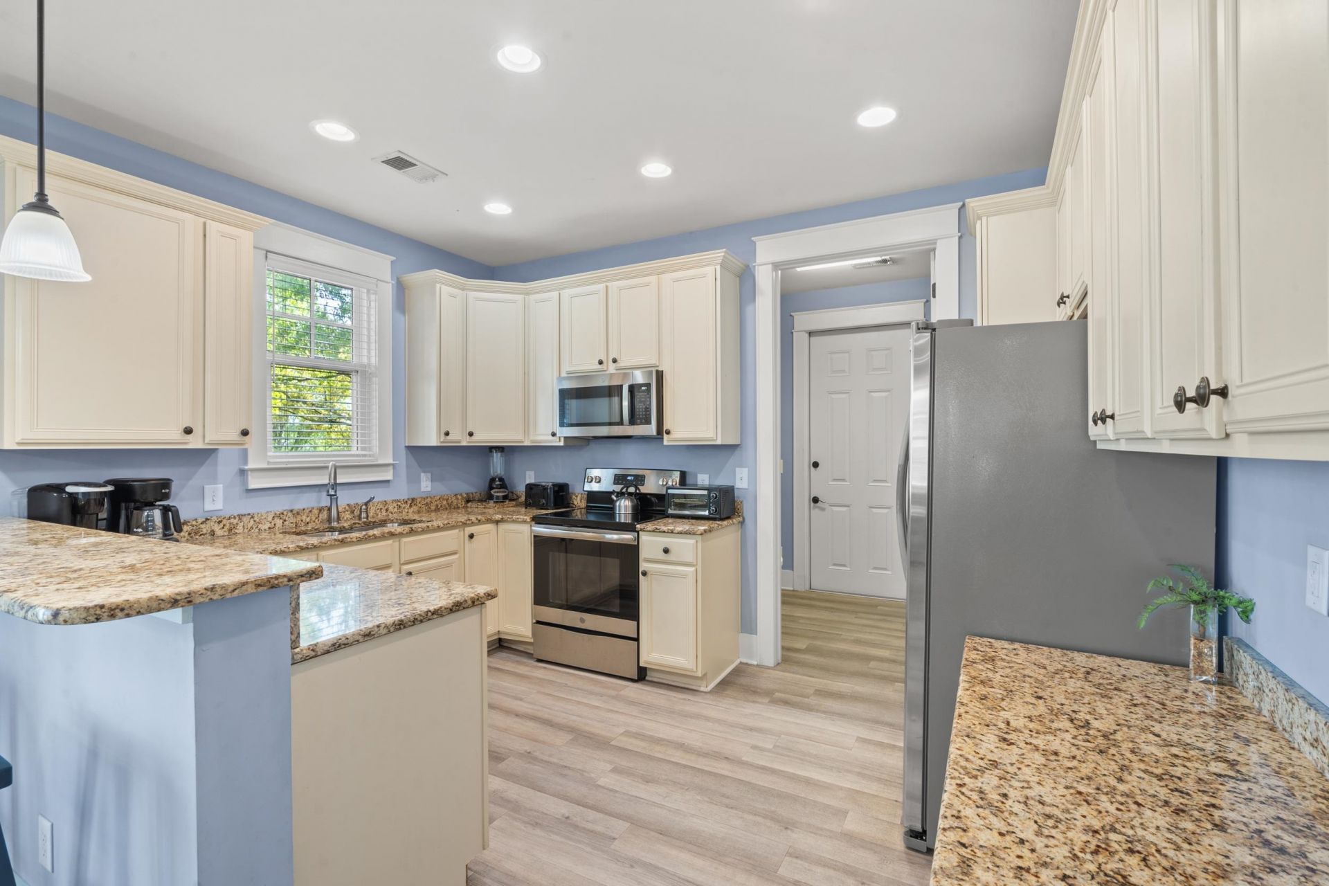 680 Olde Mill Dr. Photo 17