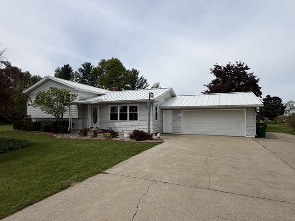 64874 Lutz Road, Constantine, MI 49042