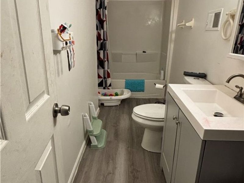 675 E 127th Street, Cleveland, OH 44108 Photo 5