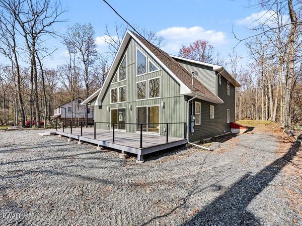 78 E Shore , Hawley, PA 18428