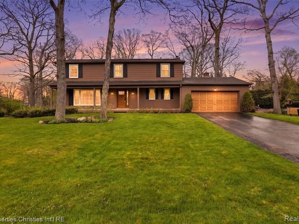 2867 Courville Drive, Bloomfield Hills, MI 48302