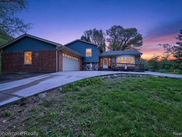 3201 S. Duck Lake Road, Highland Twp, MI 48356