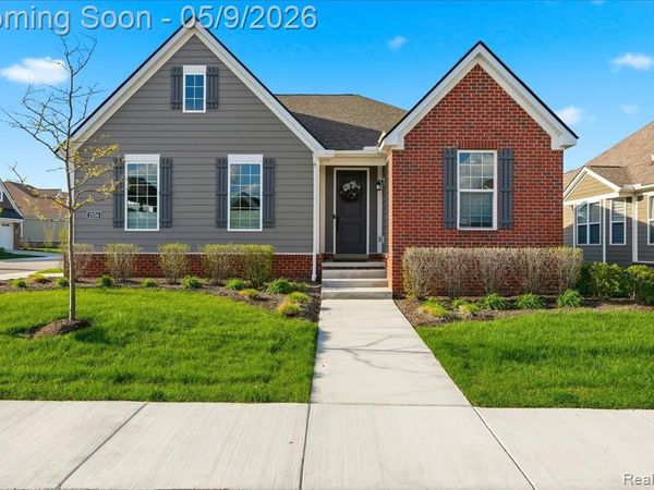 2556 Rosemond Ln, Rochester Hills, MI 48309